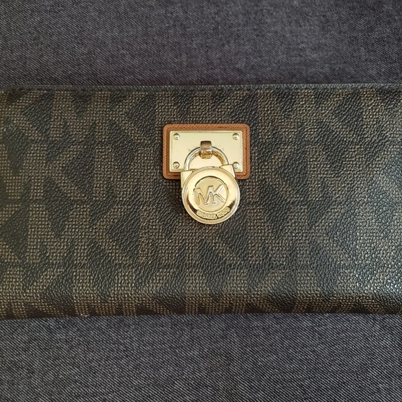 Michael Kors Handbags - Michael Kors wallet Michael Kors Handbags - Michael Kors wallet